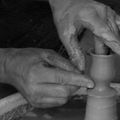 Mains et poterie
