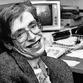 Stephen Hawking, Dieu, les quarks, le football, l’origine du monde, le handicap et le Nobel