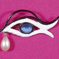 SCHIAPARELLI, Broche oeil dessiné par Jean COCTEAU et Clip pendeloque, travail Max BOINET, circa 1938. 