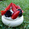 Pavlova aux fruits rouge