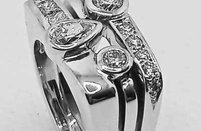 Bague or gris palladié/diamants