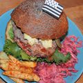 Naissance d'une légende: burger de Black Angus, fromage de Bretonne pie noir et légumes de Commana