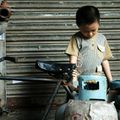 guangzhou, un enfant dans la rue