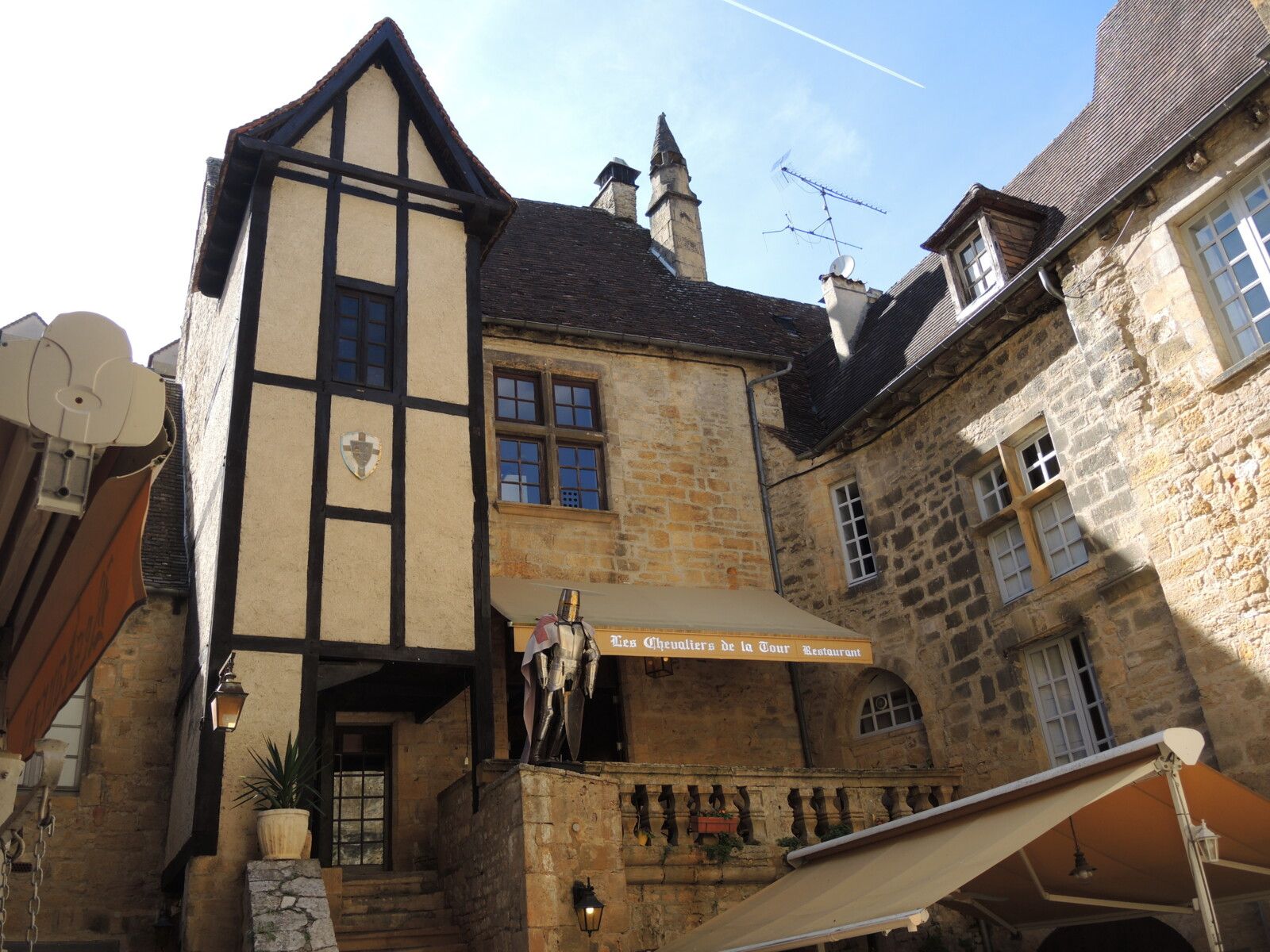 Sarlat-la-Canéda, centre ville et resto. (24)