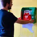GRÂCE A LA COMMUNAUTÉ DE COMMUNES, HUIT NOUVEAUX DÉFIBRILLATEURS DANS LES BÂTIMENTS COMMUNAUX.