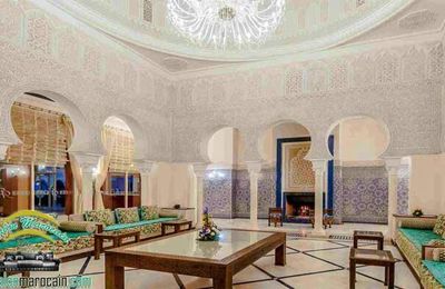 Salon marocain / des tables et des matelas... 2017 
