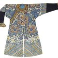 A kesi-woven blue silk ground dragon robe, Late Qing dynasty