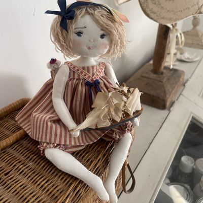 Clotilde à la plage..(22cm)