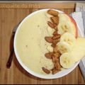 Smoothie bowl dynamique à l'ananas, banane et pomme