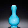 A turquoise glazed monochrome vase, 18th/19th century
