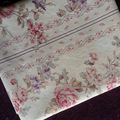 2044 Magnifique tissu ancien fleuri roses ruban 19e