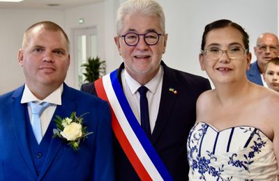 EMMANUEL GÉNOT ET SOPHIE LÉCUYER : PREMIER MARIAGE A L'HÔTEL DE VILLE.