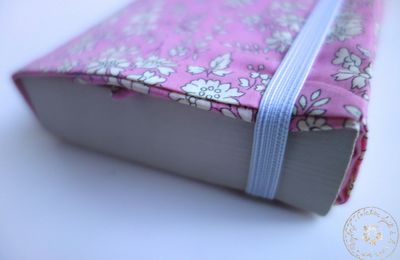 Couverture de livre en Liberty capel rose