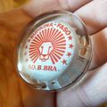 Des capsules de bières "enrésinées" pour faire des aimants  (souvenir du Burkina... 6 ans après!)