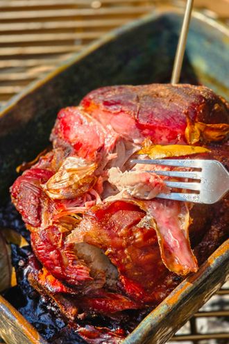 Gigot de set heures au barbecue japonais Kamado Forest Grill