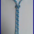 Lariat bleu avec lien