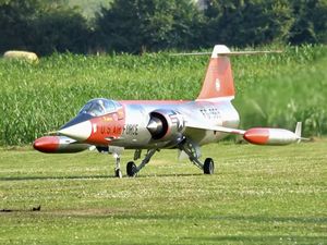 Un chasseur F104 Starfighter à l’échelle 1/3