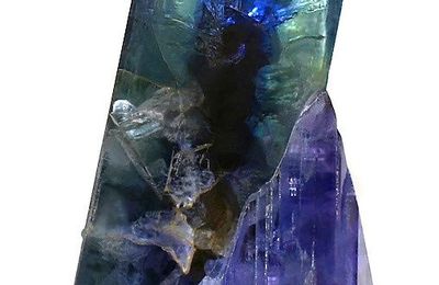 Tanzinite with green Zoisite zoning