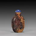 19th Century carved amber snuff bottle 琥珀庭院人物鼻煙壺