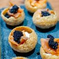 Croustillants au saumon fumé Irish, crème de feta et caviar d'algues
