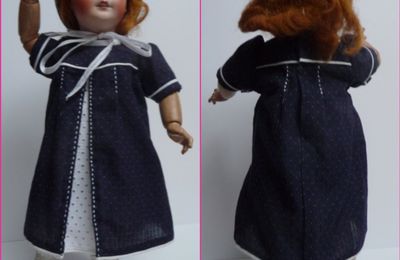 Vêtements de poupées : une robe chic-et-sage