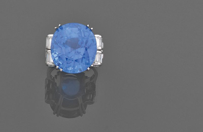A 47,71 carats sapphire, diamond and platinum ring