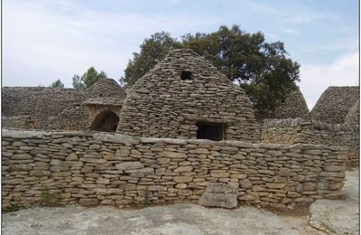 Village des bories à GORDES (Vaucluse), 13