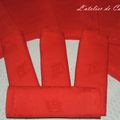 9 serviettes damassées teintées rouge monogramme BD 