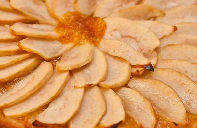 Tarte fine aux pommes et confiture de clémentine aux saveurs de pain d'épices