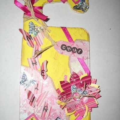 Un autre door hanger