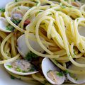 Spaghetti alle Vongole : spaghetti aux palourdes, vin blanc et persil