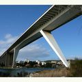 sous le viaduc autoroutier