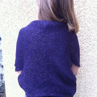 Boléro violet au tricot