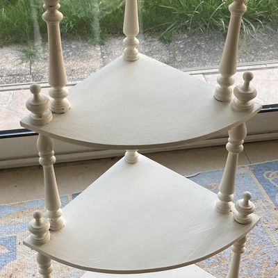 Transformation d'une étagère Henri II en "shabby"