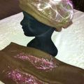 ENSEMBLE CHOCOLAT BONNET ET MANCHETTES