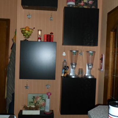 Un mur de placards pour la cuisine ! 