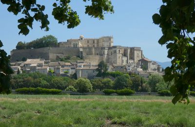 En Drôme Provençale : Grignan....