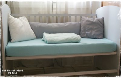 DIY déco chambre de fille : transformer un lit de bébé à barreaux en banquette pour pré-ado