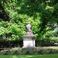 statue au Jardin du Luxembourg - verso