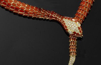 Necklace with enamel and diamonds, by Zendrini