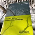 La rivière Laura Vinogradova Traduit du letton par Louise de Brisson Publié par les majeures Éditions Bleu & jaune