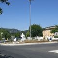Rond-point à Moulès et Baucels