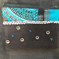 Trousse turquoise perles