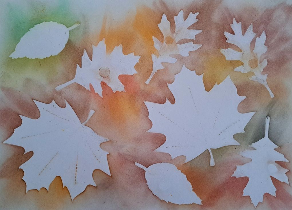 Avec différentes feuilles d'arbre, sans les déplacer