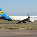 Aéroport: Perpignan-Rivesaltes (LFMP): Perpignan(F): Ukraine International Airlines: Boeing 767-322/ER: UR-GEA: MSN:25280/391. 