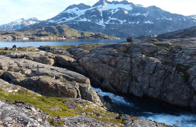 Le Groenland - les lacs immenses et les montagnes enneigées