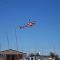Toulon ce matin : un hélicoptère aide aux travaux sur la plage