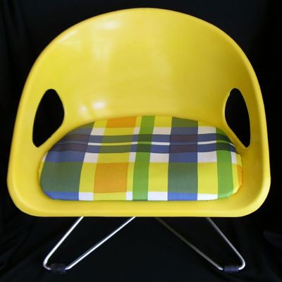 Chaises Cosco en pagaille