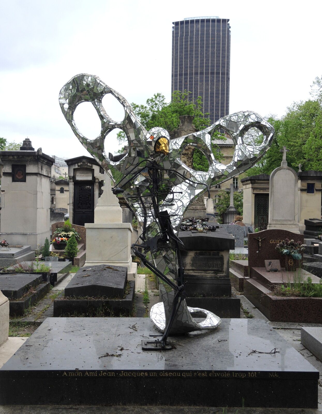 Paris, cimetière Montparnassse, sculpture, l'oiseau de Nikki de Saint-Phalle (75)