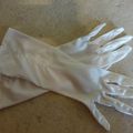 A1387 : Gants tissu blancs